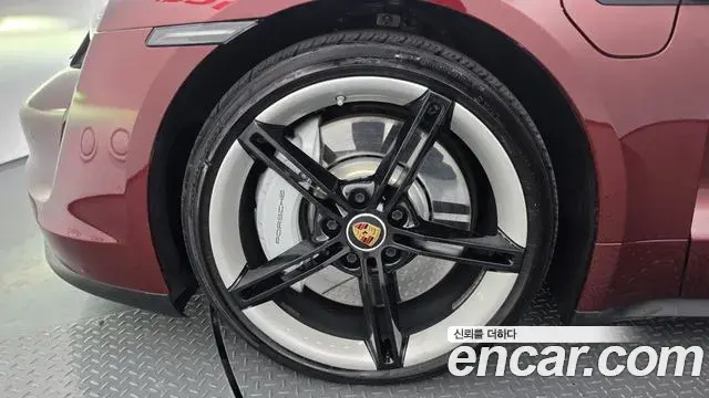Porsche Taycan 2020 — Photo 15/36