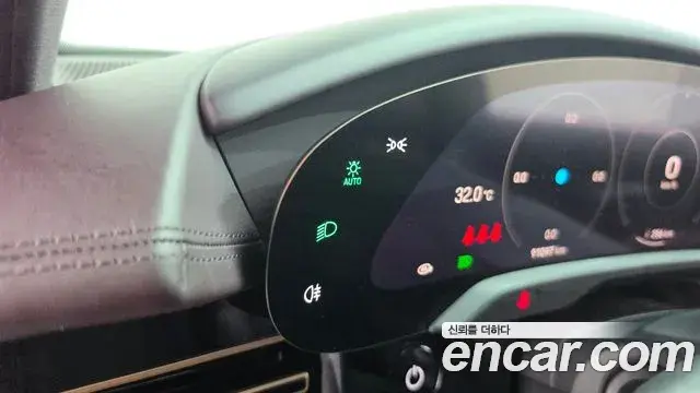 Porsche Taycan 2020 — Photo 24/36