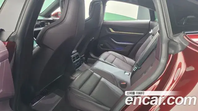Porsche Taycan 2020 — Photo 17/36