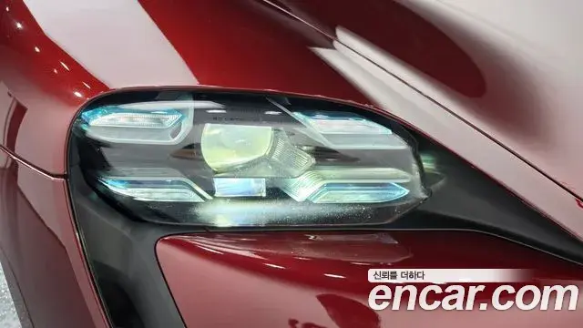 Porsche Taycan 2020 — Photo 28/36
