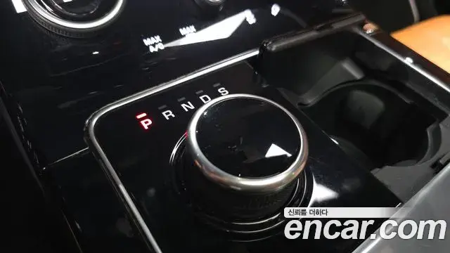 Land Rover Range Rover Velar 2018 — Фото 8/20