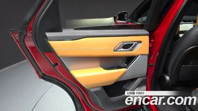 Land Rover Range Rover Velar 2018 — Şəkil 17/35