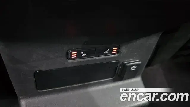 Land Rover Range Rover Velar 2018 — Şəkil 18/35