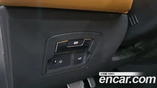 Land Rover Range Rover Velar 2018 — Şəkil 33/35