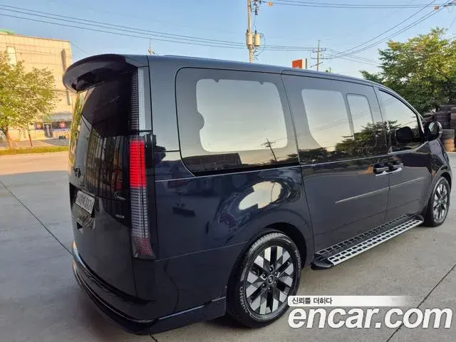 Hyundai Staria 2024 — Фото 1/20