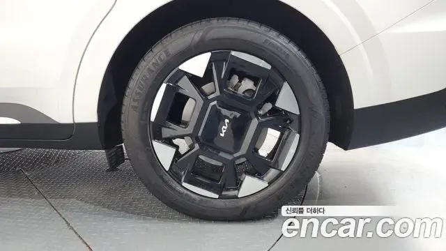 Kia Carnival 2025 — ფოტო 22/32