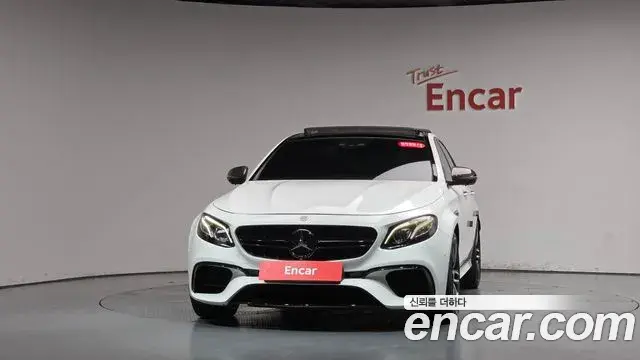 Mercedes-Benz E-Class 2018 — Photo 3/20