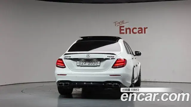 Mercedes-Benz E-Class 2018 — Photo 4/20