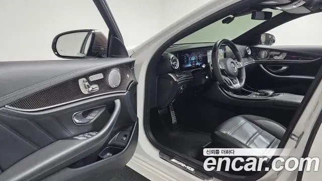 Mercedes-Benz E-Class 2018 — Photo 10/20