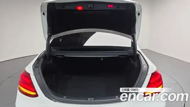 Mercedes-Benz E-Class 2018 — Photo 20/20