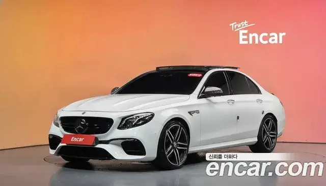 Mercedes-Benz E-Class 2018 — Photo 1/20