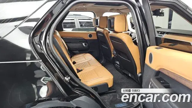 Land Rover Discovery 5 2020 — Şəkil 26/32