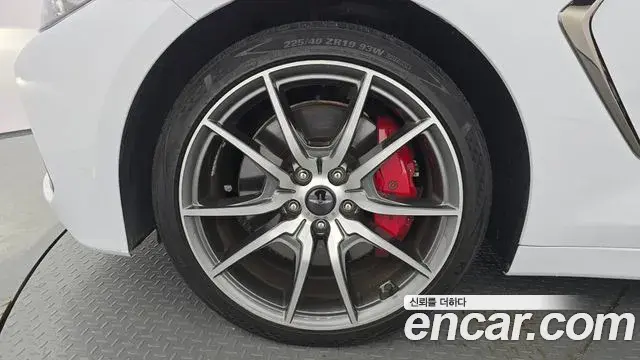 Genesis G70 2018 — Photo 12/36