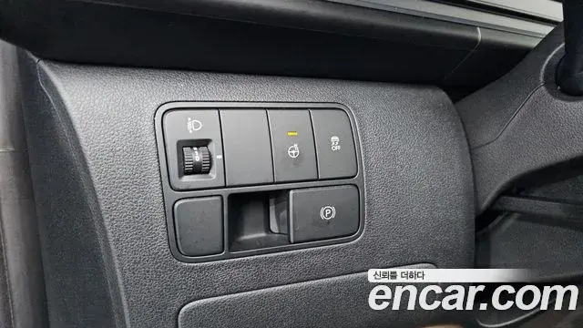 Hyundai Staria 2023 — Фото 13/20