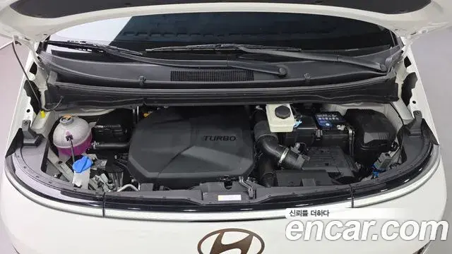 Hyundai Staria 2025 — Photo 6/20