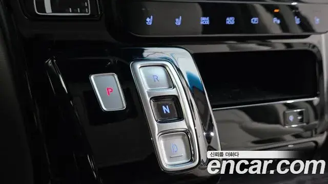 Hyundai Staria 2025 — Photo 9/20