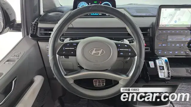 Hyundai Staria 2025 — Photo 14/20