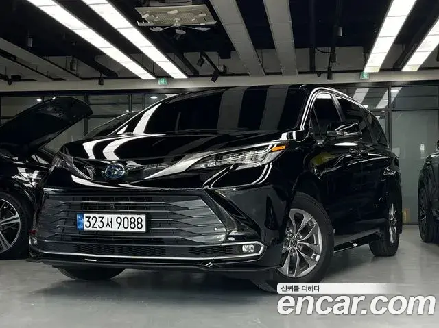 Toyota Sienna 2021 — ფოტო 1/20