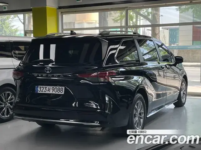 Toyota Sienna 2021 — ფოტო 18/20