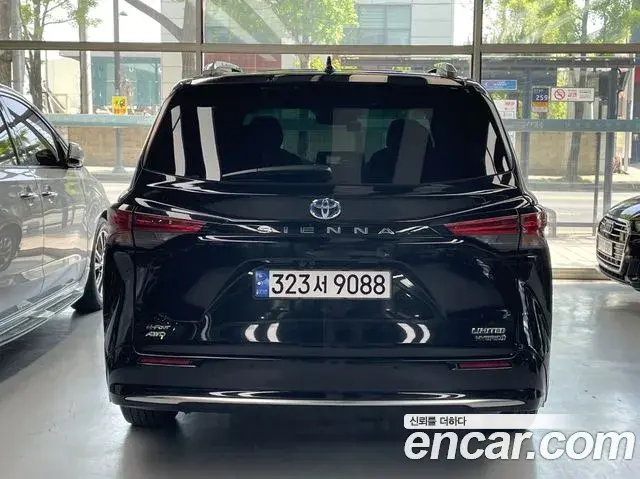 Toyota Sienna 2021 — ფოტო 5/20
