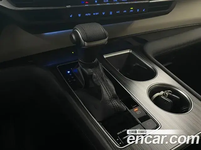 Toyota Sienna 2021 — ფოტო 19/20