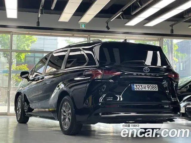 Toyota Sienna 2021 — ფოტო 2/20
