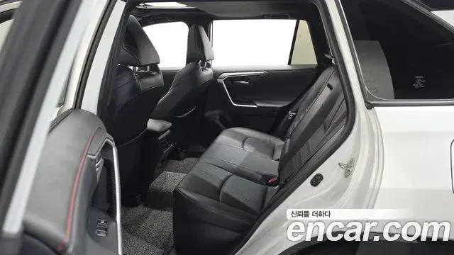 Toyota RAV4 2025 — Photo 8/20