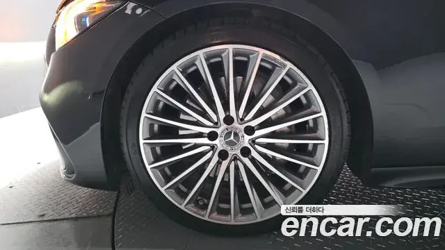 Mercedes-Benz C-Class 2023 — Фото 4/20