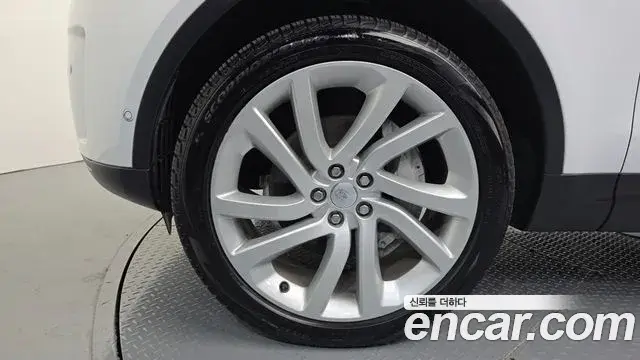 Land Rover Discovery 5 2021 — Photo 5/20