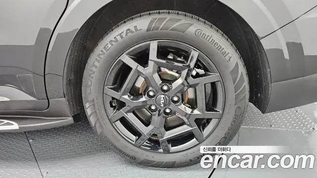 Kia Carnival 2024 — Şəkil 28/34