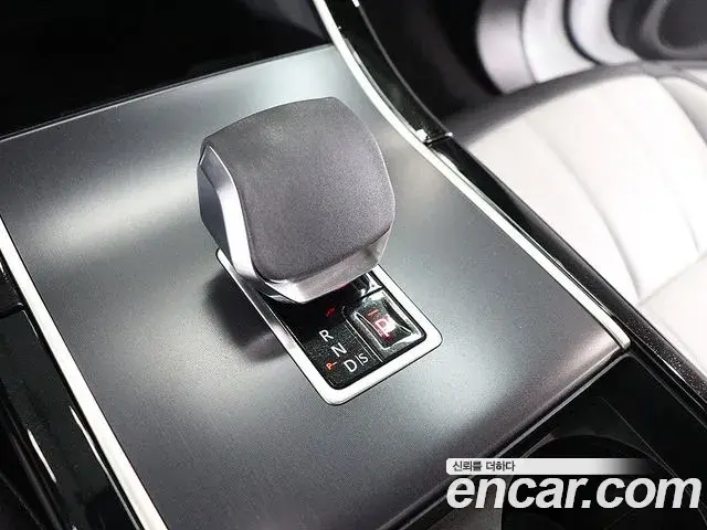 Land Rover Range Rover Evoque 2025 — Photo 5/20