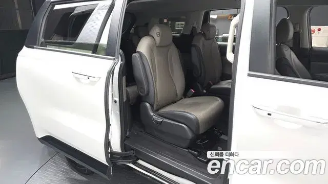 Kia Carnival 2024 — Фото 12/20