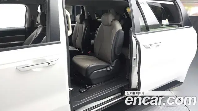 Kia Carnival 2024 — ფოტო 22/30