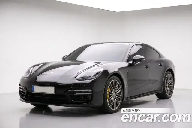 Porsche Panamera 2021 — Фото 1/20