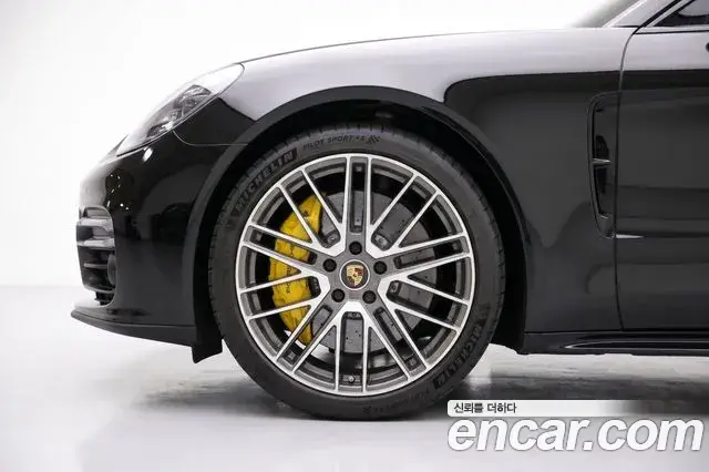 Porsche Panamera 2021 — Фото 9/20