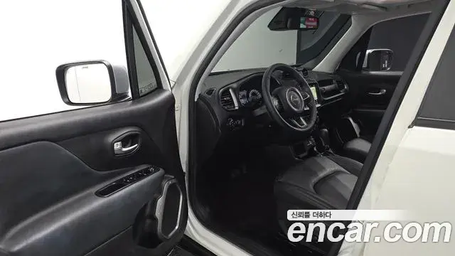 Jeep Renegade 2022 — Фото 10/20