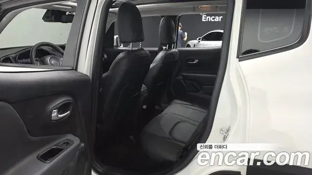 Jeep Renegade 2022 — Фото 11/20
