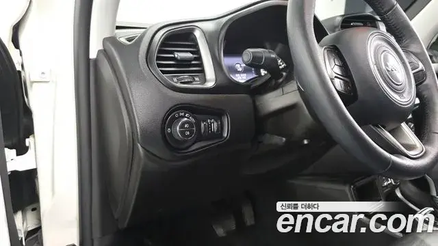 Jeep Renegade 2022 — Фото 13/20