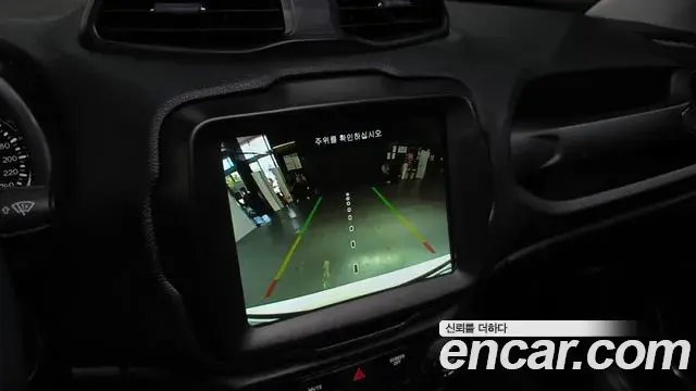Jeep Renegade 2022 — Фото 16/20