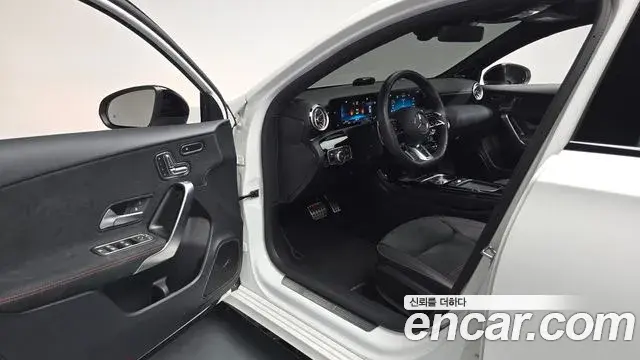 Mercedes-Benz A-Class 2025 — Фото 10/20