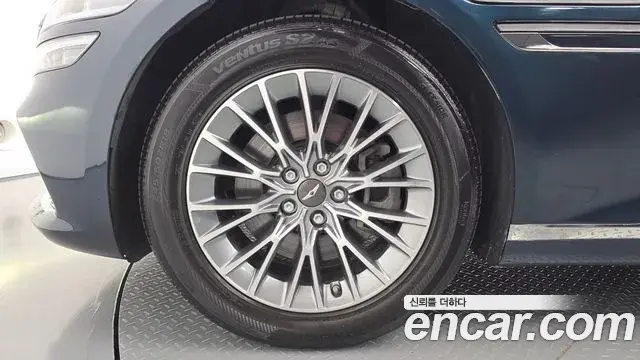 Genesis Electrified G80 2023 — Photo 5/20