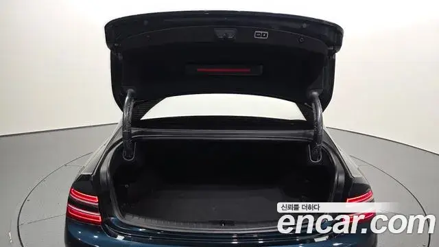 Genesis Electrified G80 2023 — Photo 20/20