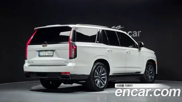 Cadillac Escalade 2021 — ფოტო 32/42