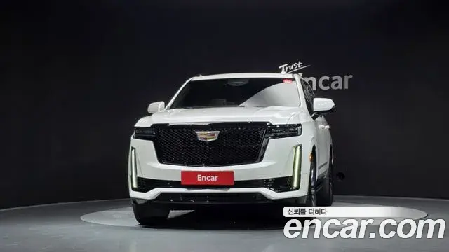 Cadillac Escalade 2021 — ფოტო 8/42