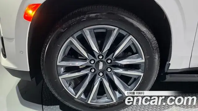 Cadillac Escalade 2021 — ფოტო 25/42