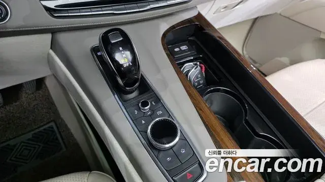 Cadillac Escalade 2021 — ფოტო 18/42