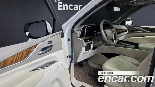 Cadillac Escalade 2021 — ფოტო 2/42