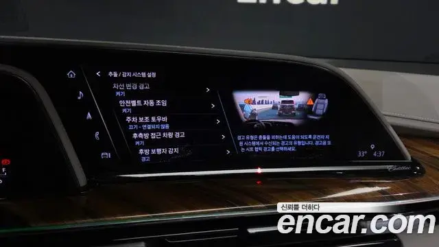 Cadillac Escalade 2021 — ფოტო 33/42