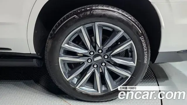 Cadillac Escalade 2021 — ფოტო 15/42