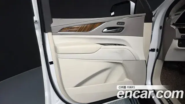 Cadillac Escalade 2021 — ფოტო 10/42